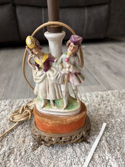 Vintage Porcelain Colonial Couple Figurine Lamp