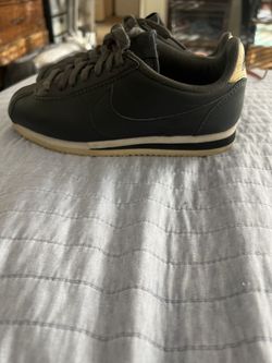 Nikes Classic Cortez Size 6