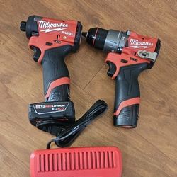 Milwaukee M12 FUEL Hammer Drill and Impact Driver Combo Kit
