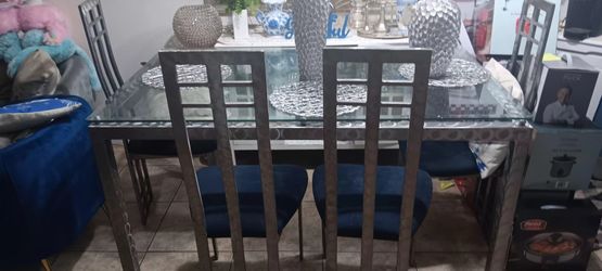 Comedor 4 sillas as is* Need Some clean up on the chairs) $65 o.b.o