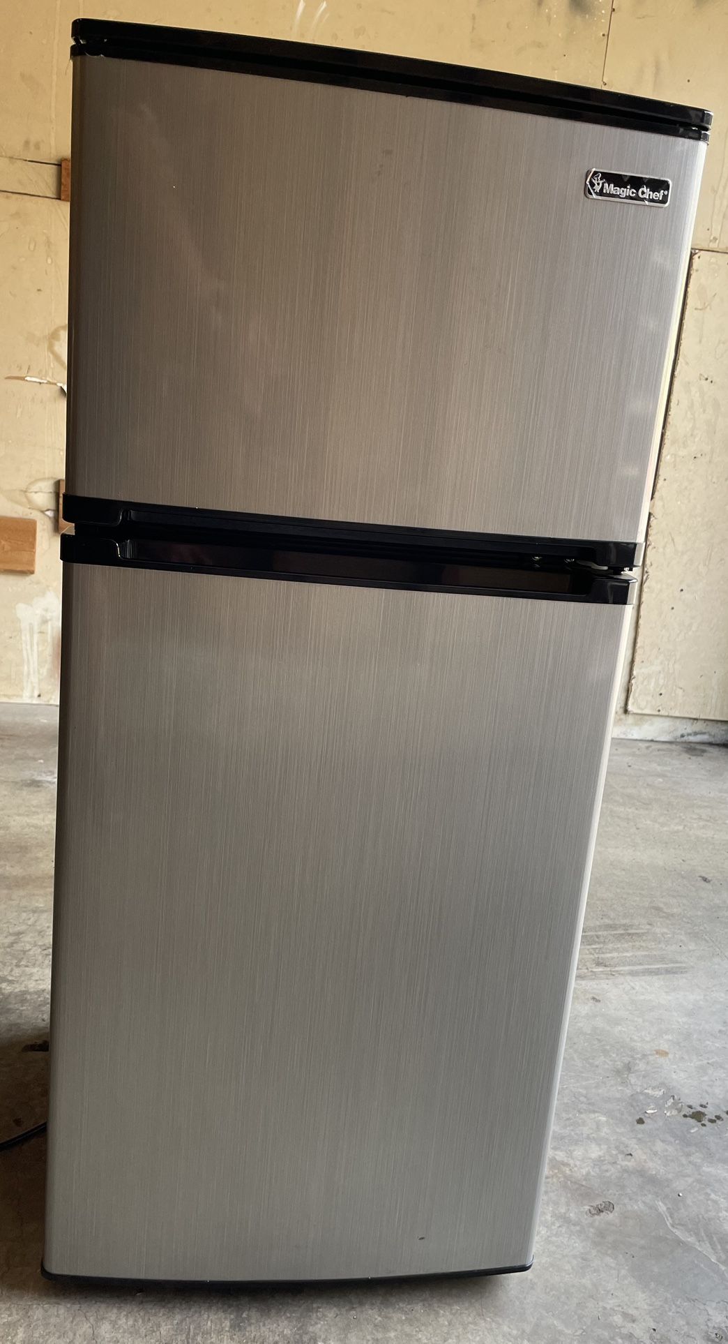 Magic Chef Refrigerator/Freezer 4.3 cu. ft.