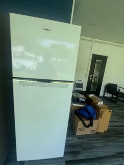 Standar whirpool refrigerator excelente condition
