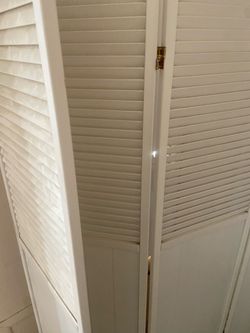 4-panel louvered room divider