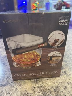 Bourbon glass with cigar holder