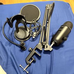 Blue yeti with boom stand