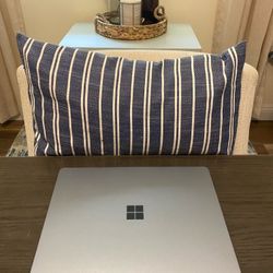 Microsoft Surface Laptop GO Touch Screen 10th Gen i5 Hyperthreaded