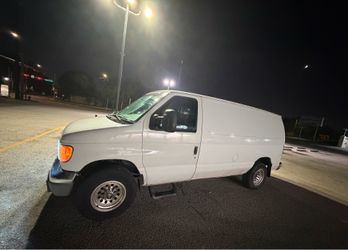 Ford E-250 Van