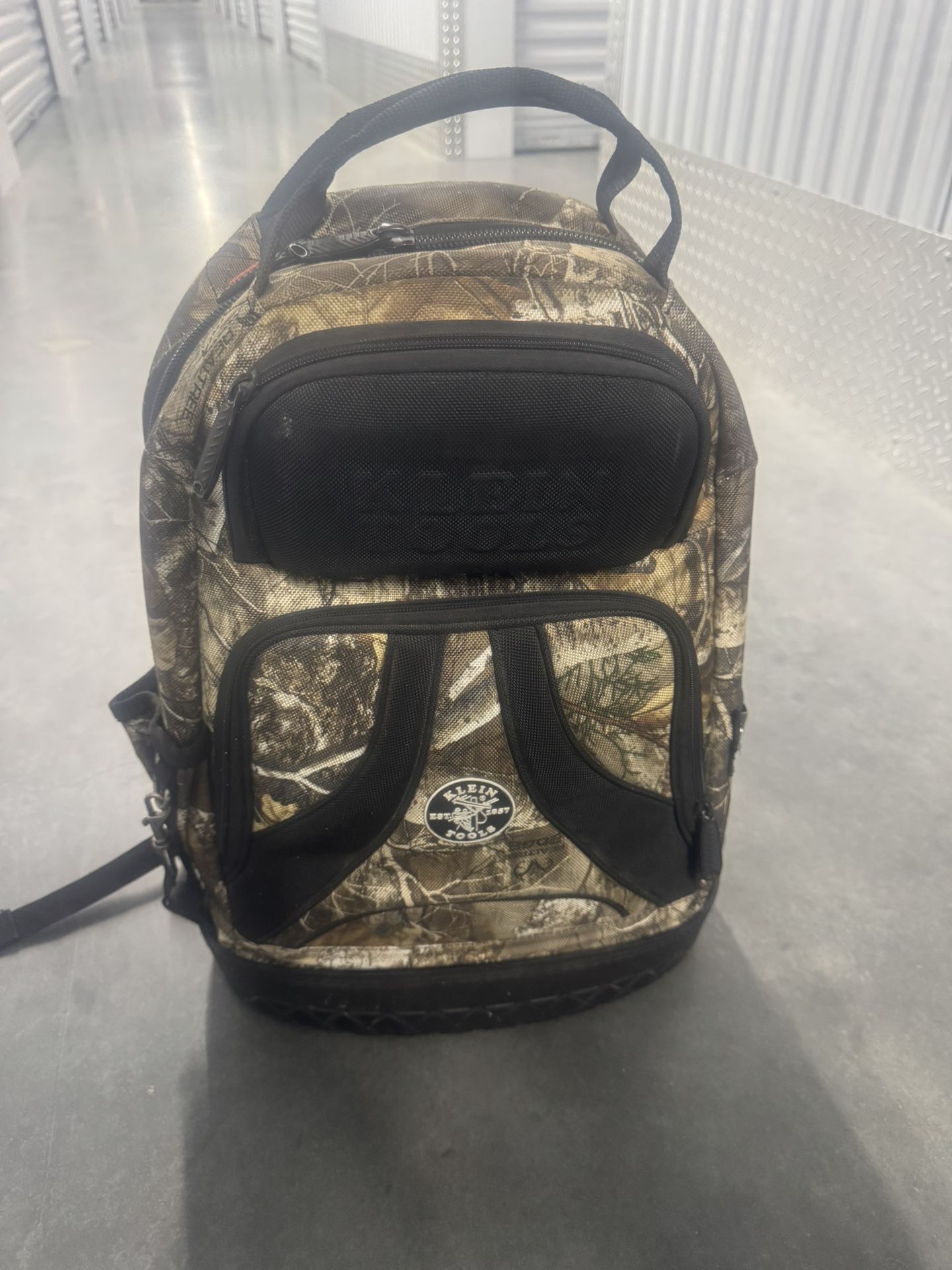 KLEIN TRADESMAN PRO™ TOOL BAG