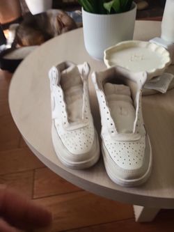 Kids Nike mid size 6