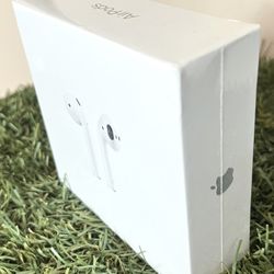 Apple Airpods With Charging Case