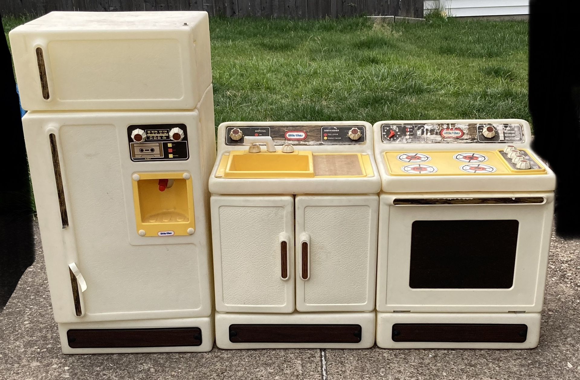 Hot 80s play kitchen Hotsell