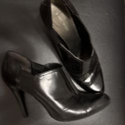 Woman’s Nine West Ankle Boots 