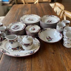 Fits And Floyd Santa’s List Dinnerware Sets