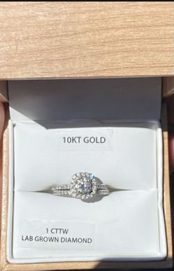 White Gold Diamond Marriage Ring Set