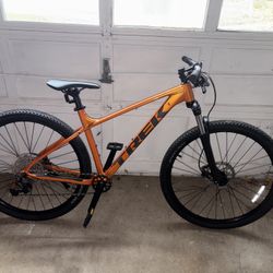 Trek Marlin 6 bike