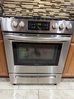 Frigidaire Slide-In Gas Range –(Model: FFGH3054USD)