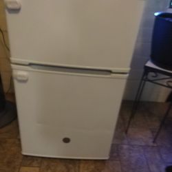 General Electric Mini Refrigerator