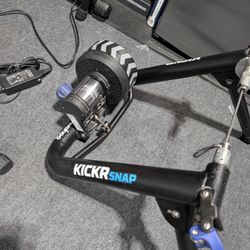 Smart bike trainer Wahoo Kickr Snap