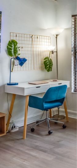 White/ light oak desk and chair