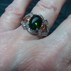 Size 9 925 Sterling Silver Ladies Ring With Green Emerald And Clear Cubic Zirconias