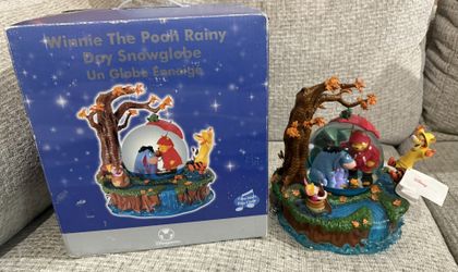 Disney Winnie The Pooh Rainy Day Snowglobe w Box (READ)  Tiger is head is off . Piggy’s arms are off . Both can be glued back on . Only part I don’t h
