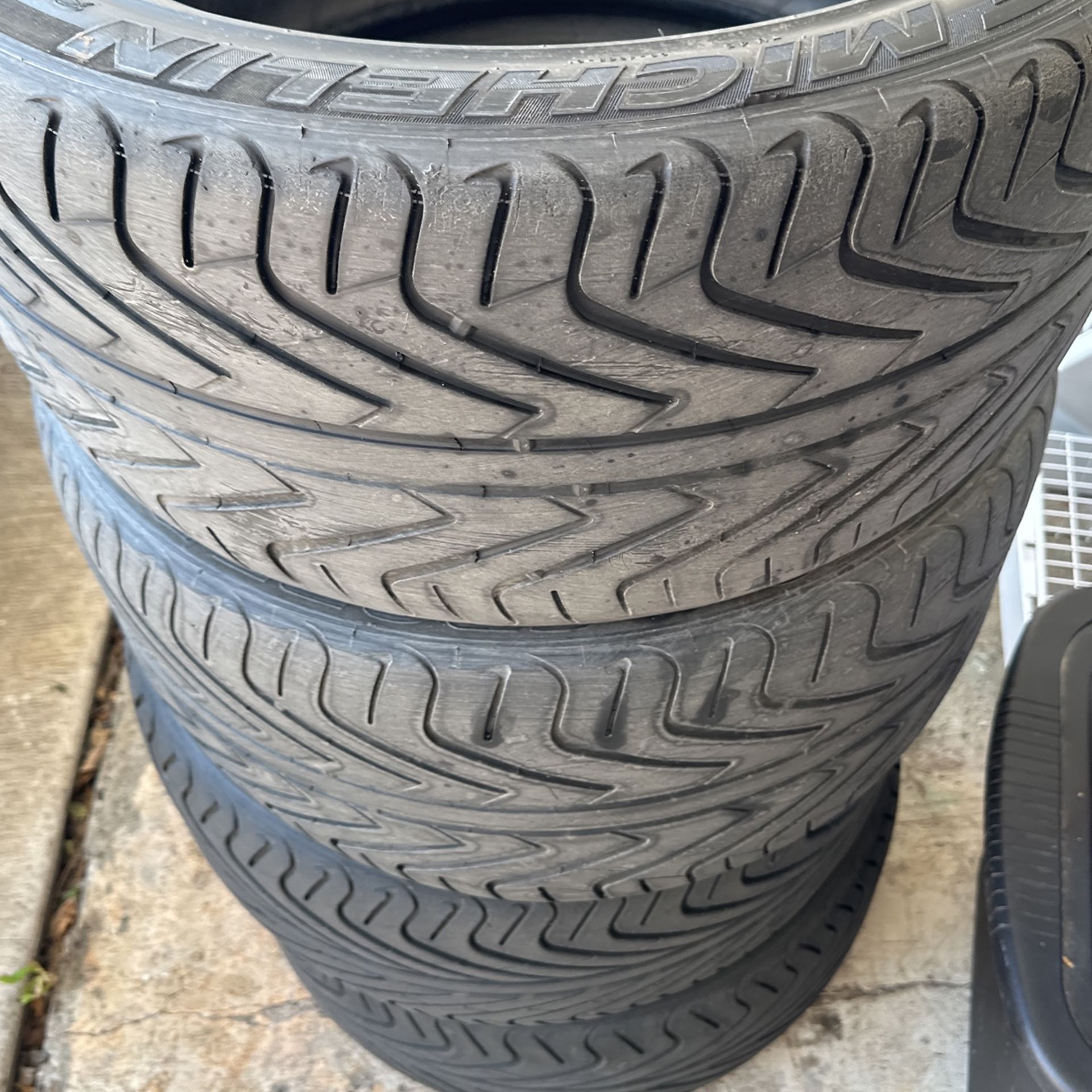 Michelin Pilot Sport All Season 4 Performance Tire 275/35ZR18 (95Y) ZP