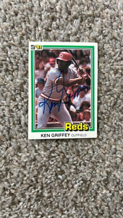 Signed , Ken Griffey Trading Card 