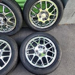Wheel 16 5 Lugs 5x114.3  Hondas Like New 