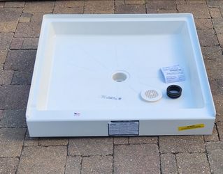 MUSTEE
36 x 36 Alcove Shower Pan Base with Center Drain in White
