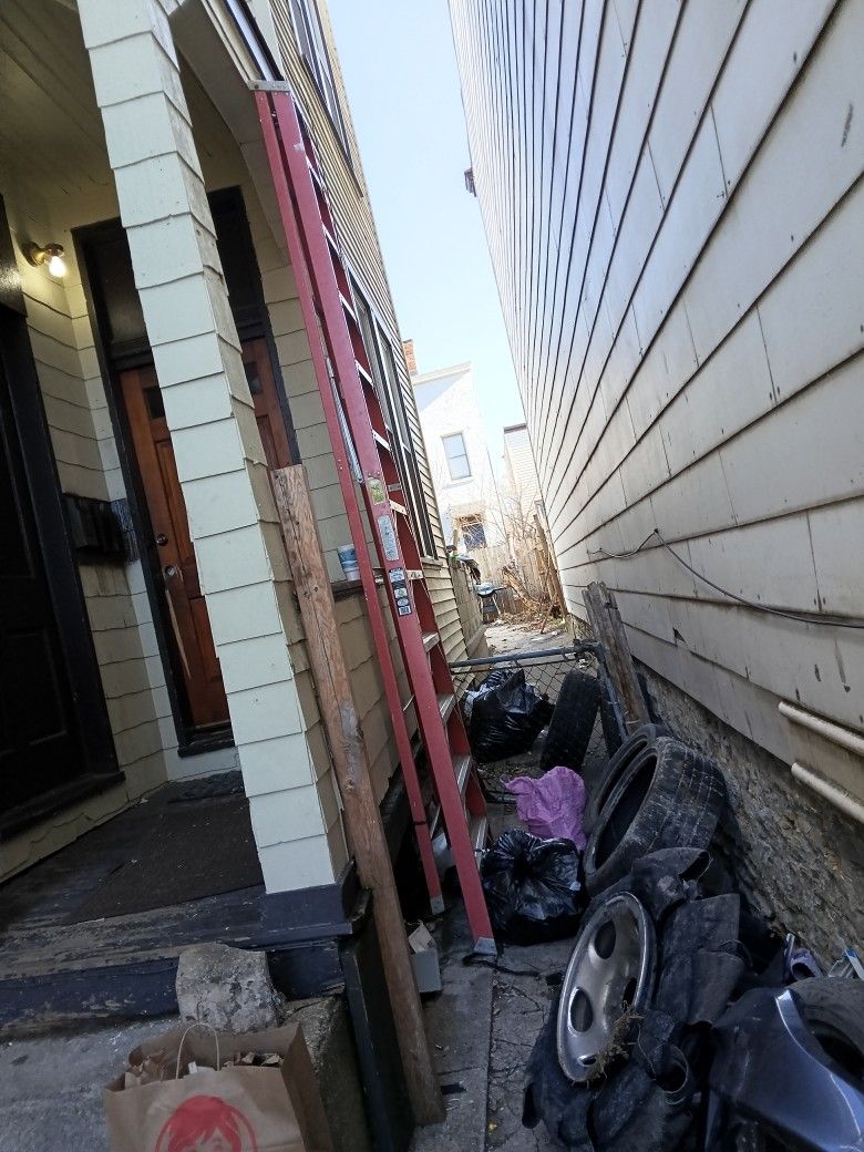 12ft Cuprum fiberglass stepladder model 486-12. Extra heavy duty for industrial and electrical use