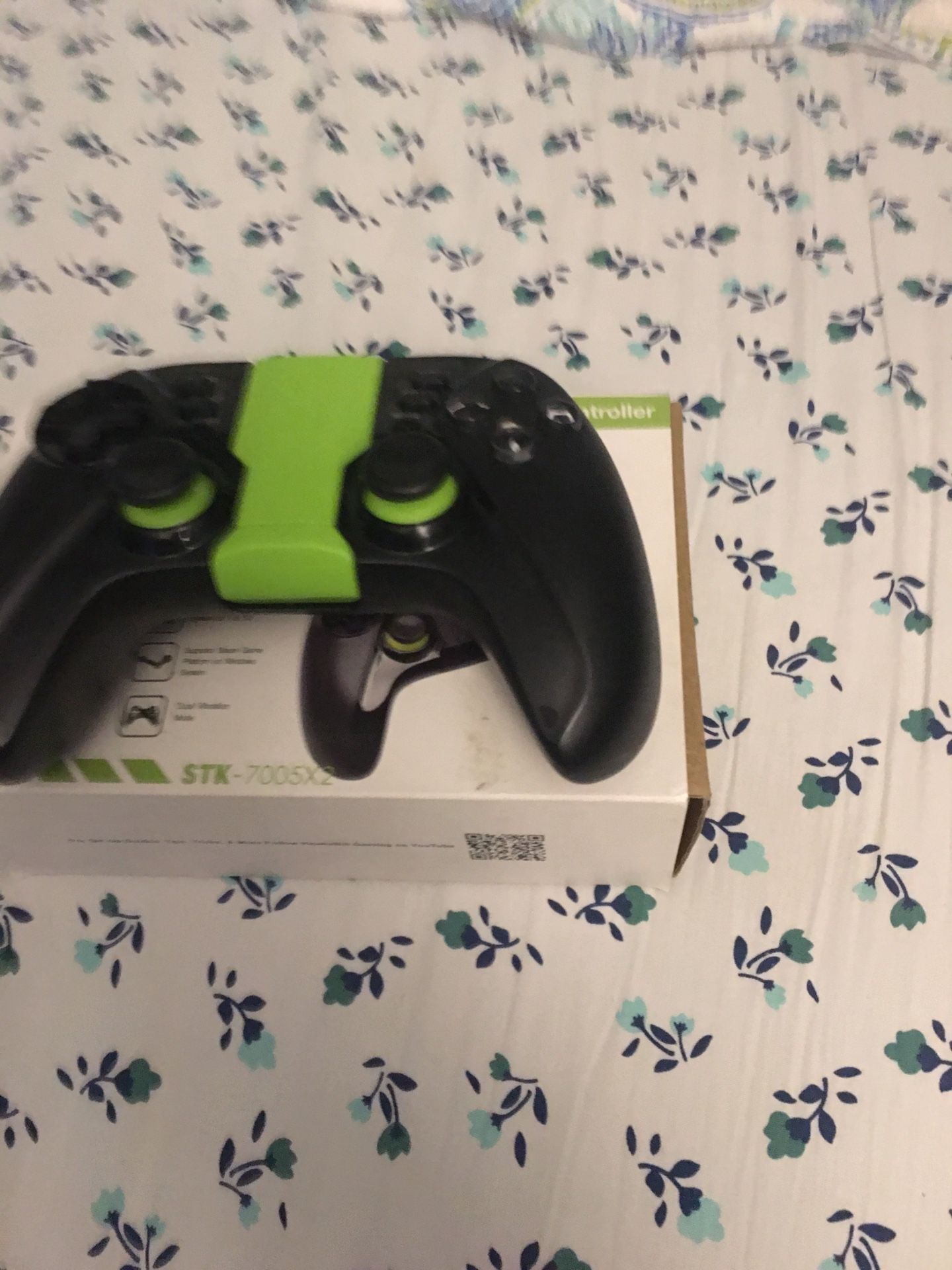 Hawks Wireless Mobile Gaming Controller