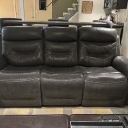 Reclining Sofa - Sleek - Like New Leather 