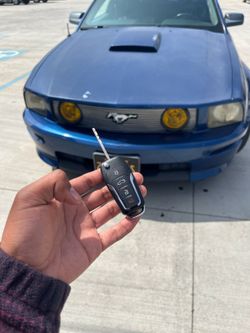 Car Keys N Remotes/ Llaves Con Control