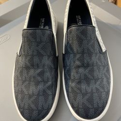 MK Slip On- Navy & White 