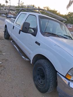 Ford F-350 SuperDuty Crew Cab Pickup Truck