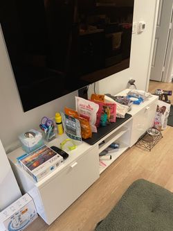 High Gloss White TV Stand