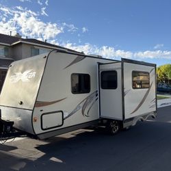2012 R-Vision Crossover Travel trailer 