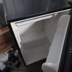 RCA Mini Refrigerator 