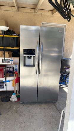 Fridgidaire Refrigerator