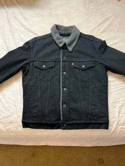 Black Levi's denim jacket with gray sherpa collar #sherpa #denim
