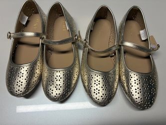 Girls Metallic Perforated Ballet Flats size 4 Both size 4