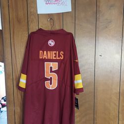 Surprise Sticker With 2x Commanders Daniel Jersey