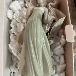 Lladro Statue With Box