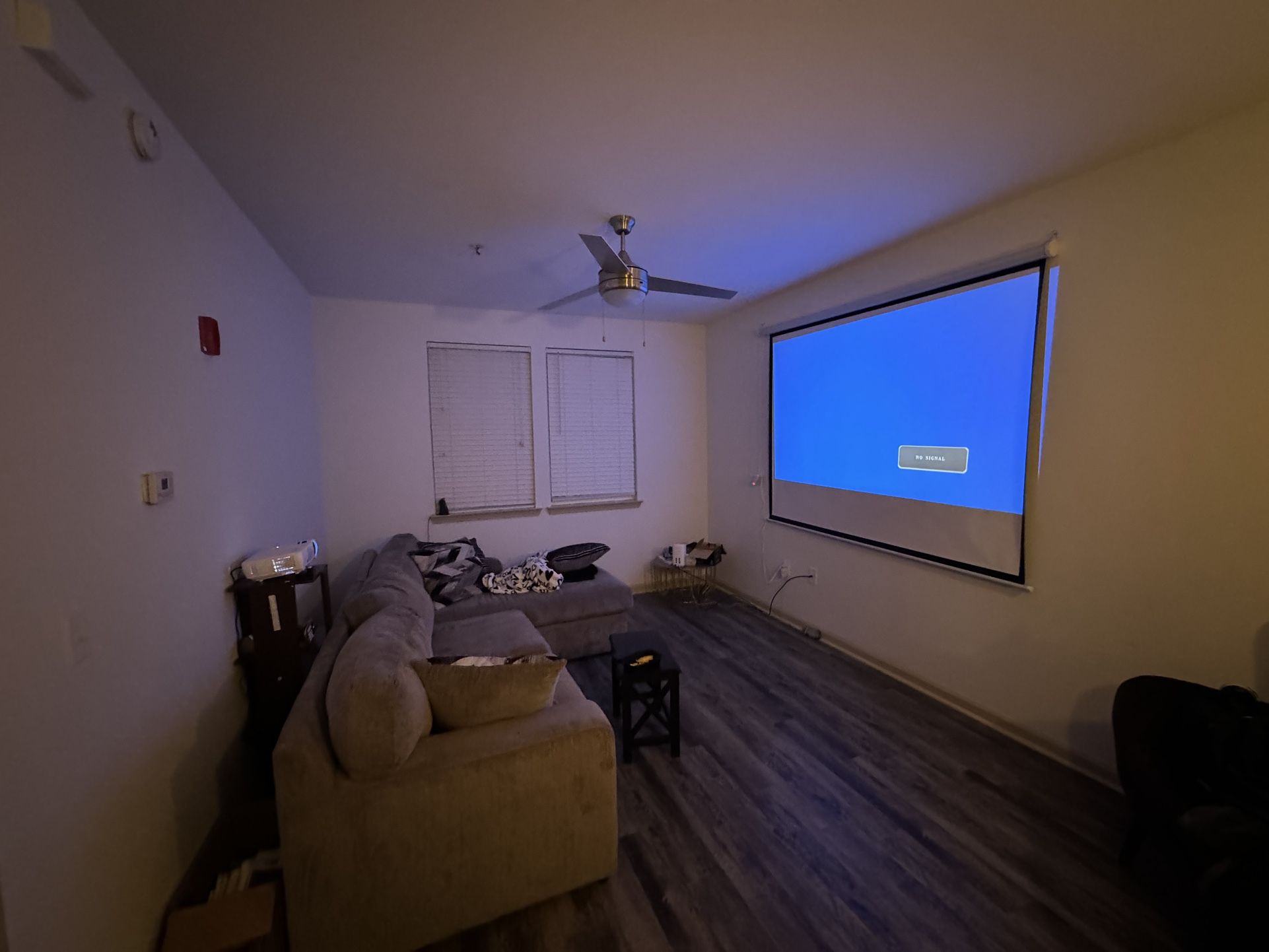Automated Projector Screen