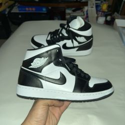 NIKE AIR JORDAN 1 Men Size 9 Black / White VNDS