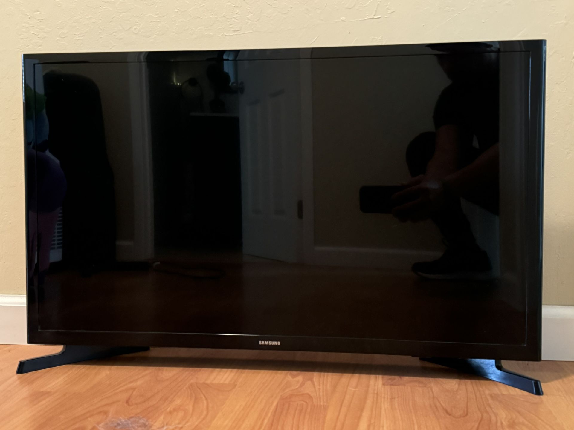 Samsung 32” 720p NON-Smart TV