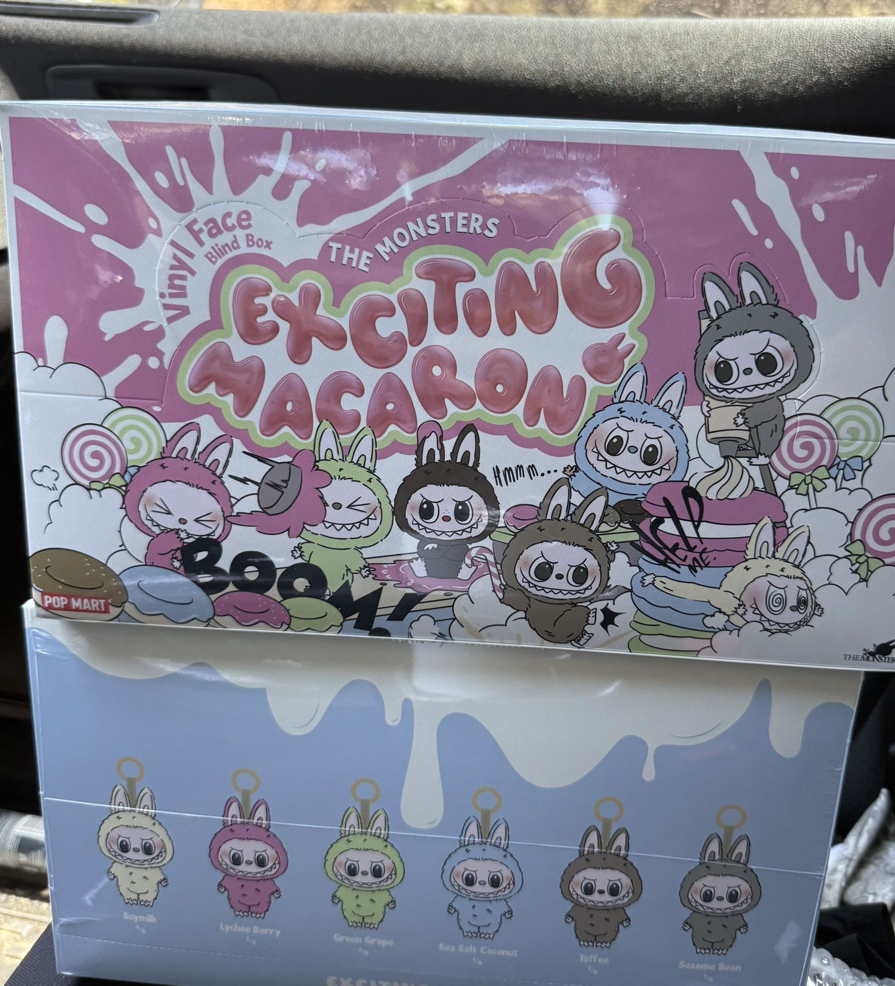 Standing Macaron Labubus