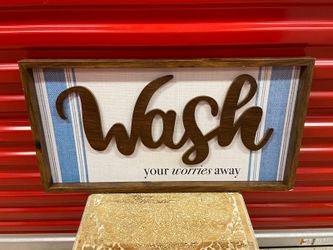 Great Condition Bathroom Wall Decor