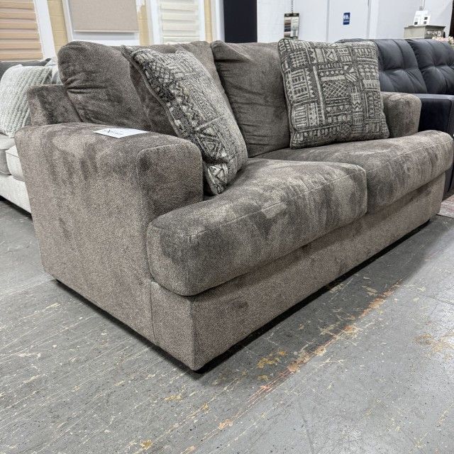 $10 Payment 👌SOLETREN ASH LOVESEAT