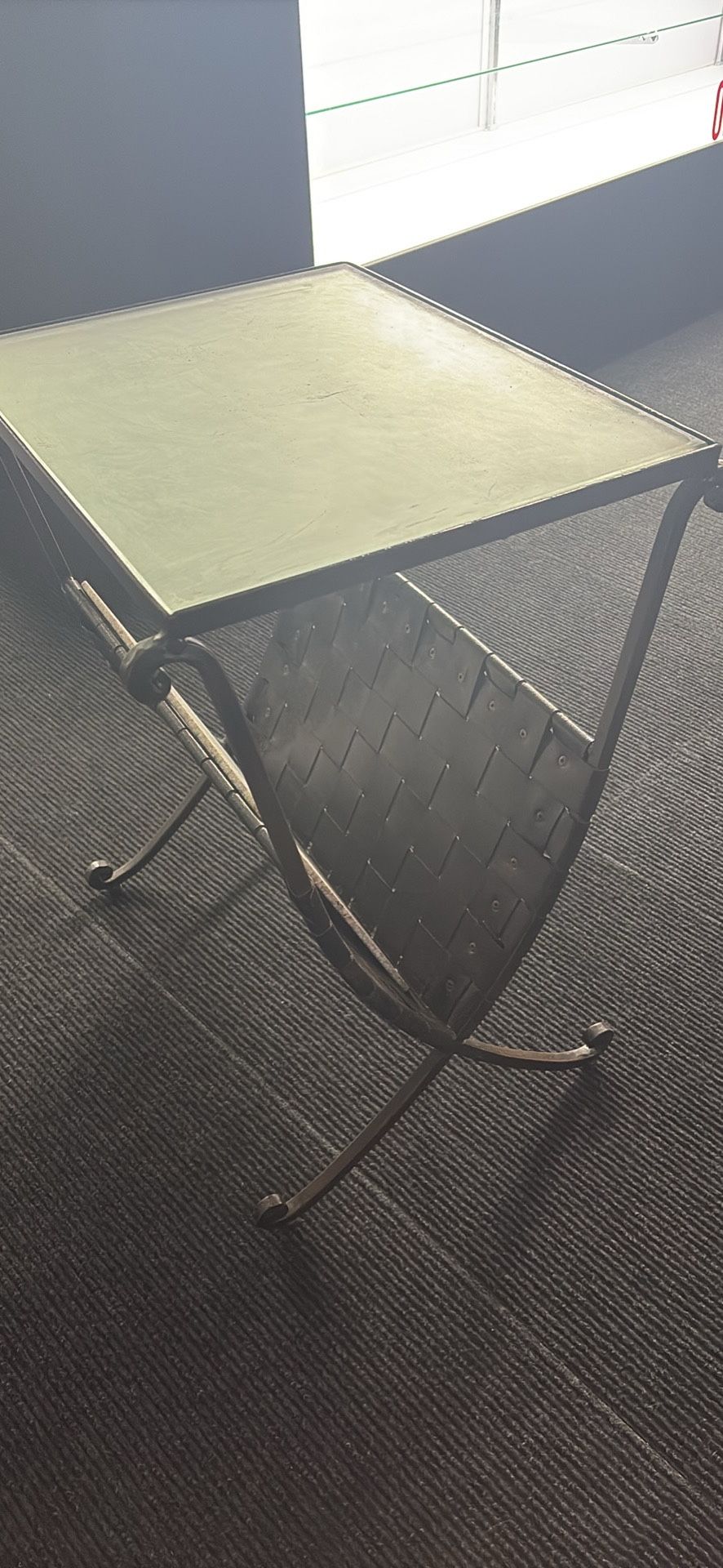 Magazine holder table vintage